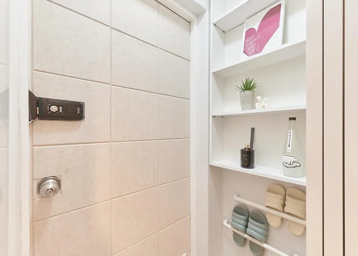 Station 8min Myeongdong Hongdae Ddp * Seoul